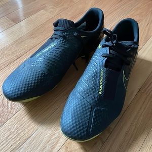 EUC mens soccer cleats